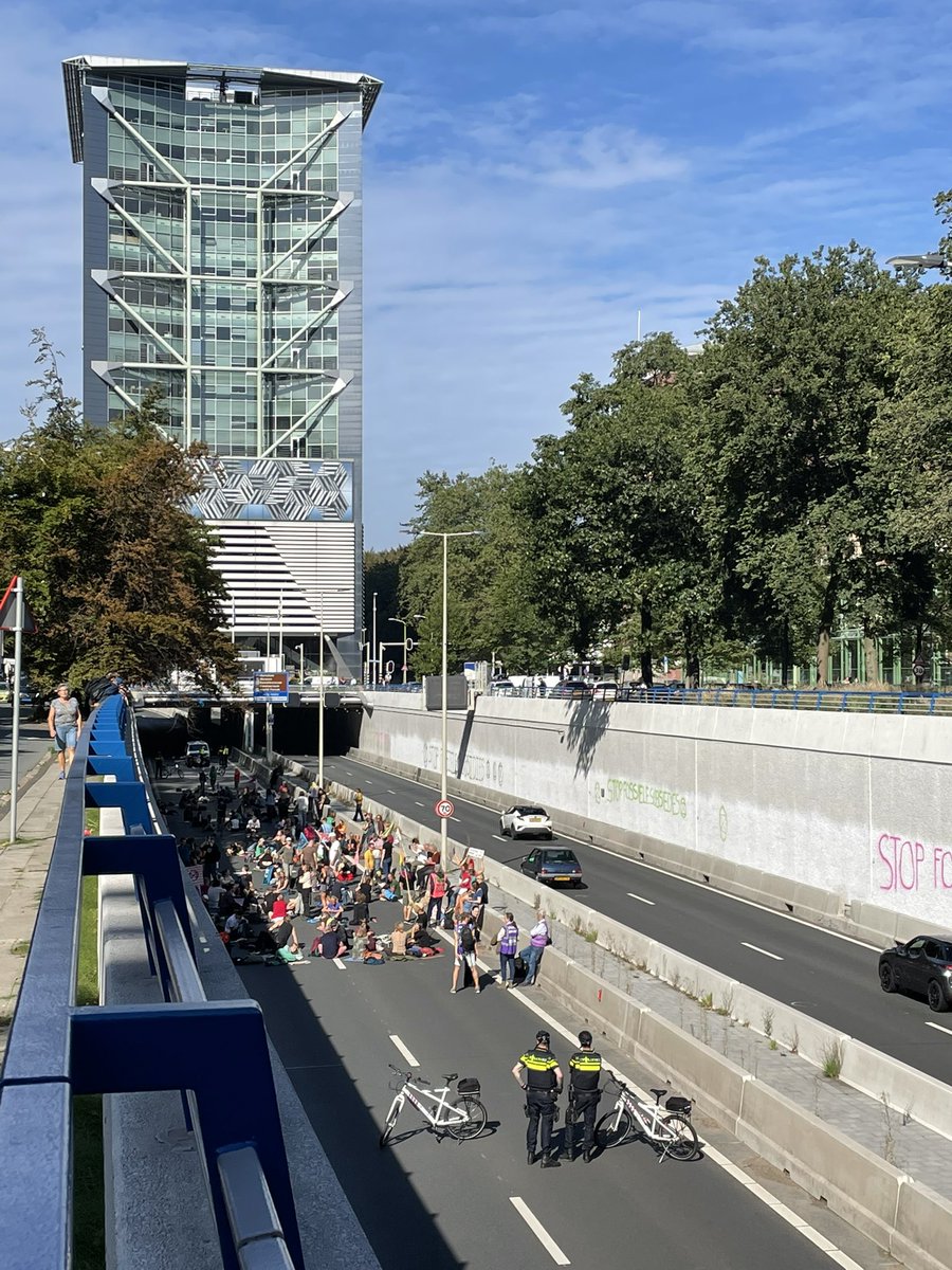 MEGroenstege's tweet image. Geen waterkanon te zien! #a12 #utrechtsebaan #ExtinctionRebelion