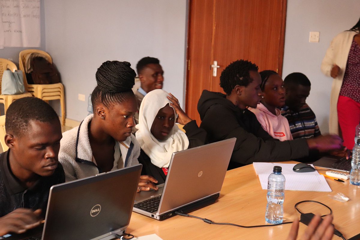kenyafilmcomm's tweet photo. Day 3 of Film Capacity Building Training in Kibra is ongoing. The training is aimed at imparting the youth with knowledge and skills in film production for sustainable wealth and job creation in line with the BETA Plan of Digital and Creative Economy.
@TimothyOwase1 
@moyasa_ke https://t.co/poa7ws3xWl