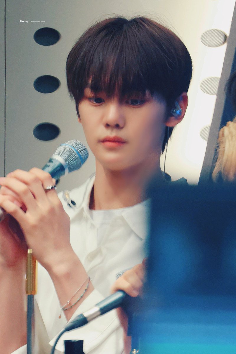 twenty_gv's tweet photo. 230726 동글 🍼
#김규빈 #ZB1 #KIMGYUVIN #제로베이스원 https://t.co/b8FxKRbzCD