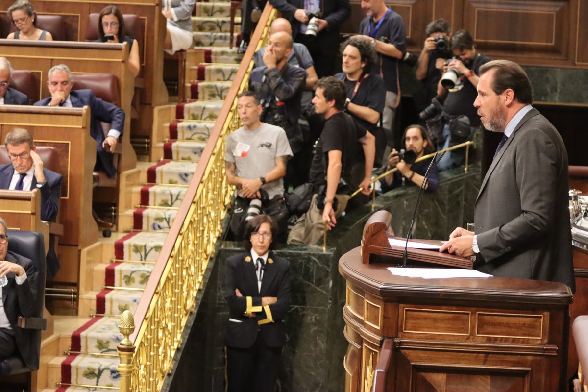 milena_herrera's tweet photo. 1. El PP ha fet de la pluralitat i diversitat del país una burla. Segons el candidat del PP, el dret a parlar en les diferents llengües cooficials al Congrés el converteix en un ‘karaoke’. Es pot respectar menys la realitat lingüística de la nostra terra? https://t.co/vxE3P8hXXR