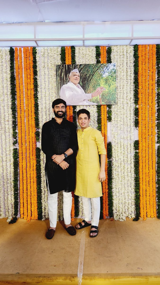 rspatil_89's tweet photo. आमचे मार्गदर्शक,
नाशिक पदवीधर मतदार संघाचे लोकप्रिय आमदार श्री सत्यजित दादा तांबे यांना संगमनेर येथे वाढदिवसानिमित्त शुभेच्छा देताना.
#सत्यजीतदादा 
#HappyBirthdayDada https://t.co/otgBKD7wyi