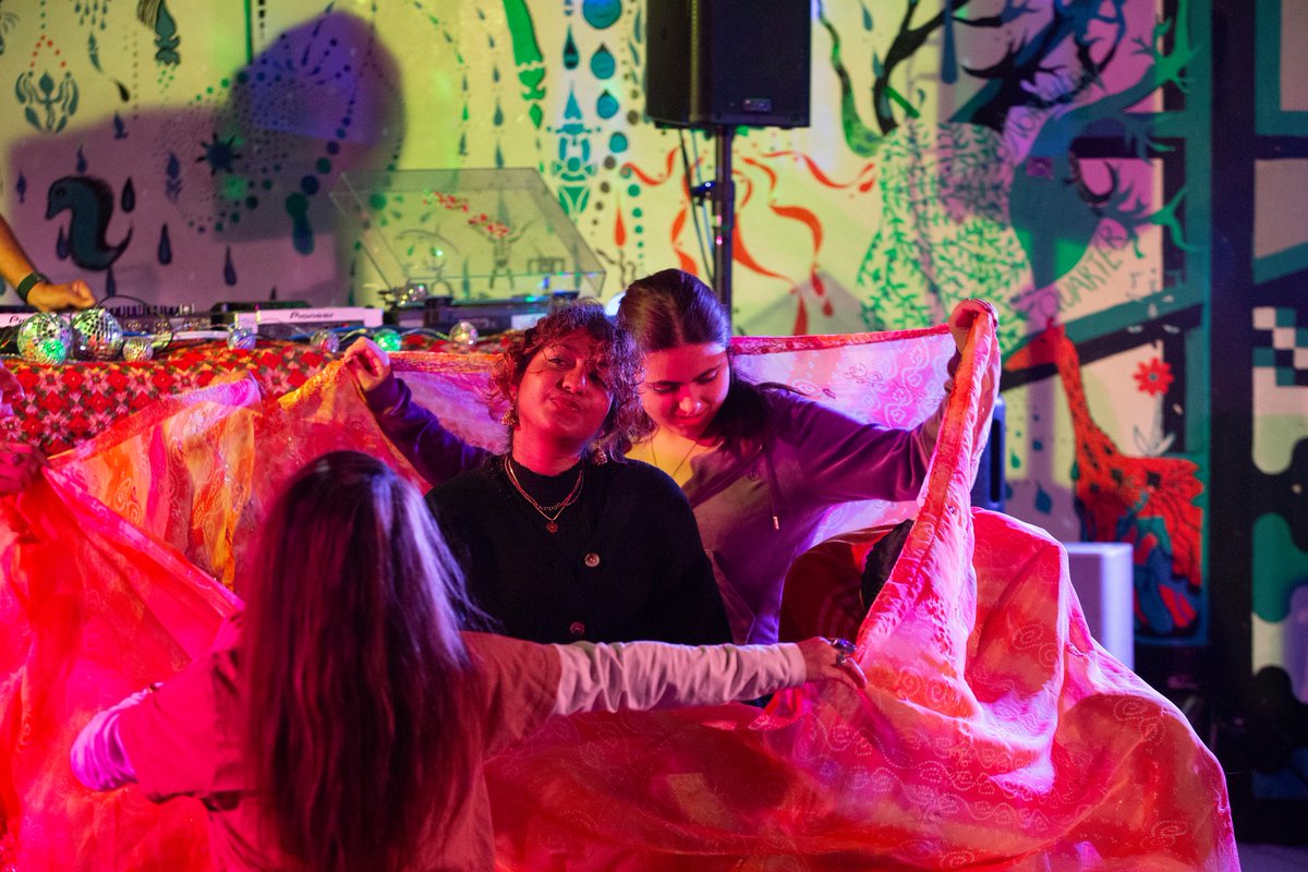 musicinkirklees's tweet photo. Throwing it back to 15 Sep when @choltheatre held 'Daytimers' in Huddersfield - a vibrant performance packed with energy, music &amp; dance!

Part of #KYOM23's Health and Wellbeing Strand, supported by Creative Minds. During @KirkleesHODs

Images: Paul Floyd-Blake https://t.co/KDHFEHzOEo