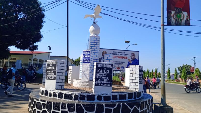 john_wickot's tweet photo. #RDC: Le Gouv du Maniema #AFANI IDRISSA MANGALA vient d'inaugurer ce matin à Kindu un monument historique de la Paix à la Place de l'unité de la Province du Maniema. Ce monument porte les informations de chaque ETD du Maniema. @Presidence_RDC @TopCongo @fatshi13 @kazadi_peter https://t.co/ZCYJeYgT7F