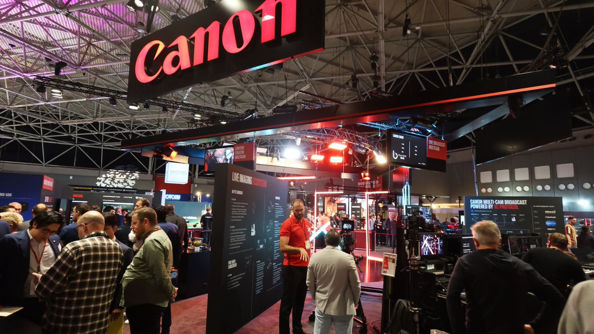 CanonMEA's tweet image. 📸✨ Throwback to Canon's stellar showcase at IBC 2023! From zooming into VR realms with Canon Flex lenses to the magic of 4K PTZ Solutions. Remember that jaw-dropping low-light experience? Canon's MS-500 camera had us seeing the unseen. #CanonIBC2023! #CanonME #IBC2023 📷