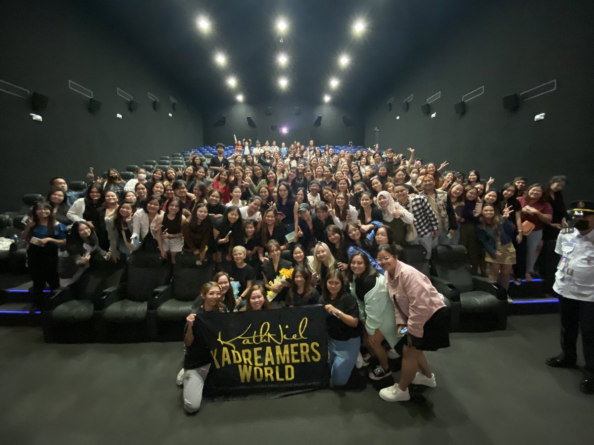 StarCinema's tweet photo. #AVeryGoodGirl block screening of KathNiel KaDreamers World |📍SM North EDSA Cinema 7

#AVeryGoodGirlNowShowing in 250 cinemas nationwide! https://t.co/R3KhyLIaQE