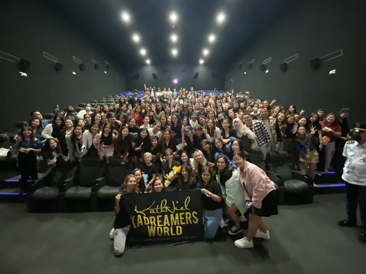 StarCinema's tweet photo. #AVeryGoodGirl block screening of KathNiel KaDreamers World |📍SM North EDSA Cinema 7

#AVeryGoodGirlNowShowing in 250 cinemas nationwide! https://t.co/R3KhyLIaQE