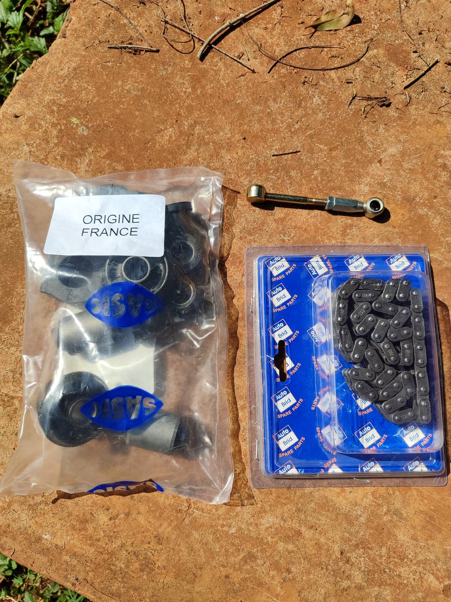 Gwijie's tweet image. I got my hands on Sasic Bushes, Timing Chain, Gear selector and Gasket overhaul kit. We are now getting somewhere.