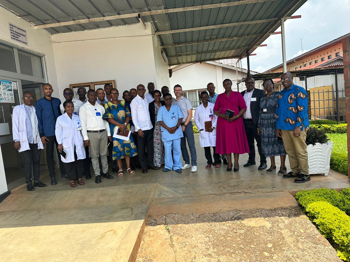 Earlier today @HospitalChuk DG @DrMpunga, DDG, heads of divisions, directors, heads of departments attended an experience sharing meeting on quality improvement and strategic performance with @JamesASimon81 from Headwaters to Change, supporting @CAS_IEF