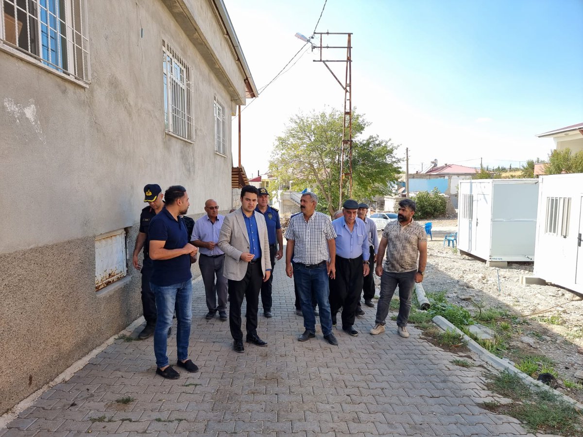 GolbasiAdymnkym's tweet photo. 📍Haydarlı Köyü 
📍Yeniköy Köyü
📍Kösüklü Köyü

Kaymakamımız Sayın Tarık Buğra SEYHAN,
Beraberindeki Heyetle Beraber Köylerimize Ziyarette Bulundu 

İncelemelerde ve denetlemelerde bulunmak üzere köylerimize ziyarette bulunan Kaymakamımız,Köylerimize kurulan konteynerleri yerinde https://t.co/lTK6c63GXe