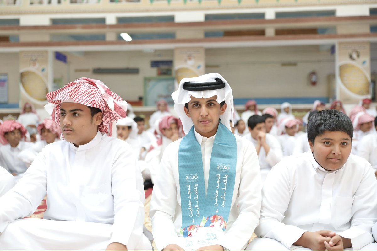 MOE_NJR's tweet photo. وطن مستمر بالعطاء.. وقيادة طموحها عنان السماء.
 93 عامًا من المجد والرخاء ..

المدير العام لـ #تعلیم_نجران وبحضور مدير عام الأمن والسلامة والمشرف العام للنشاط الطلابي بوزارة التعليم يشاركون أبناءهم الطلاب بثانوية الملك فهد الاحتفاء بذكرى اليوم الوطني السعودي93 

#نحلم_ونحقق 
#التعليم_يحتفي_بالوطن  
#رؤية_السعودية2030