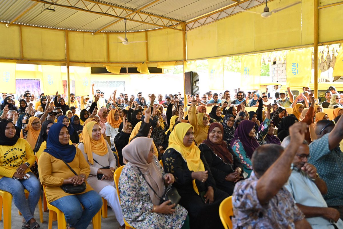 _VSSM_'s tweet photo. 📍ފުވައްމުލައް ސިޓީ 

ރައީސް @ibusolih ފުވައްމުލަކަށް ކުރައްވަމުން ގެންދަވާ ދަތުރުގައި އެ ސިޓީގެ ކެމްޕޭން ޓީމްތަކާއި ބައްދަލު ކުރެއްވުން.

#IbuOk
#IbuAslam2023
#UfaaverAmaanRaajje https://t.co/BfEE8TNmsz