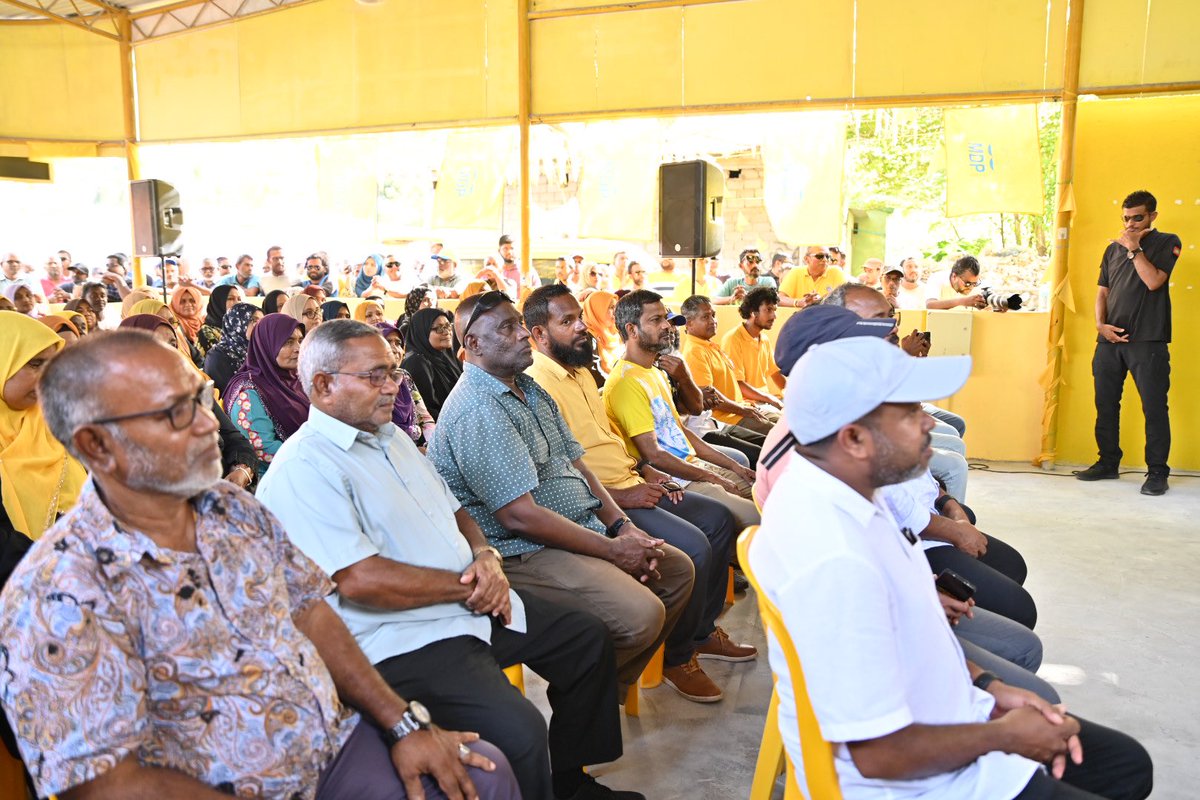Sabintey's tweet photo. 📍ފުވައްމުލައް ސިޓީ 

ރައީސް @ibusolih ފުވައްމުލަކަށް ކުރައްވަމުން ގެންދަވާ ދަތުރުގައި އެ ސިޓީގެ ކެމްޕޭން ޓީމްތަކާއި ބައްދަލު ކުރެއްވުން.

#IbuOk
#IbuAslam2023
#UfaaverAmaanRaajje https://t.co/ZYe1ABfcXn
