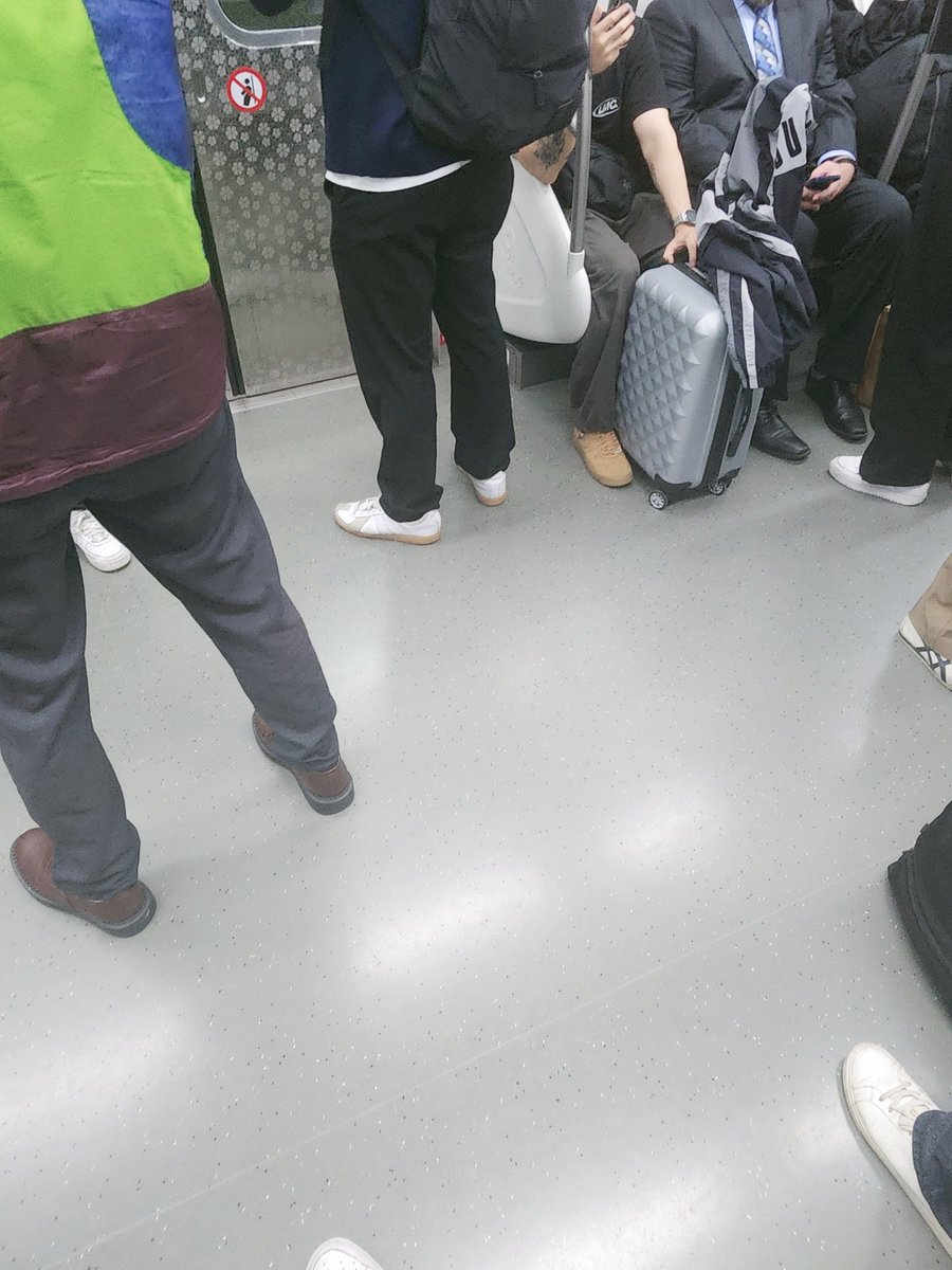 VPzoon's tweet photo. 간만에 쟈철탓는데
너무 잘생겨도 문제네
힐끔힐끔 그만보소잉

#섹트 #디그레이더 #암캐 #조련 https://t.co/c73D30c7D4