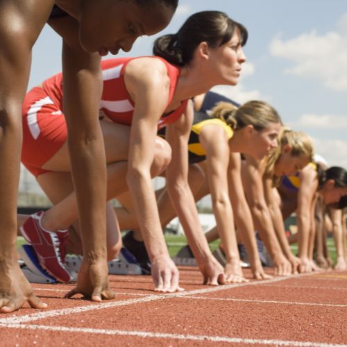 What influence do ovarian hormones have on athletic performance? 
In our latest edition of  #PhysiologyNews, <a href="/TessFlood/">Tess Flood</a> and <a href="/ElliottSale/">Kirsty Sale</a> of <a href="/McrInstSport/">Manchester Met Institute of Sport</a> discuss what we know so far on the topic. Find out more 🔗 buff.ly/3ESDR0j 🧵1/5 #WomensHealth
