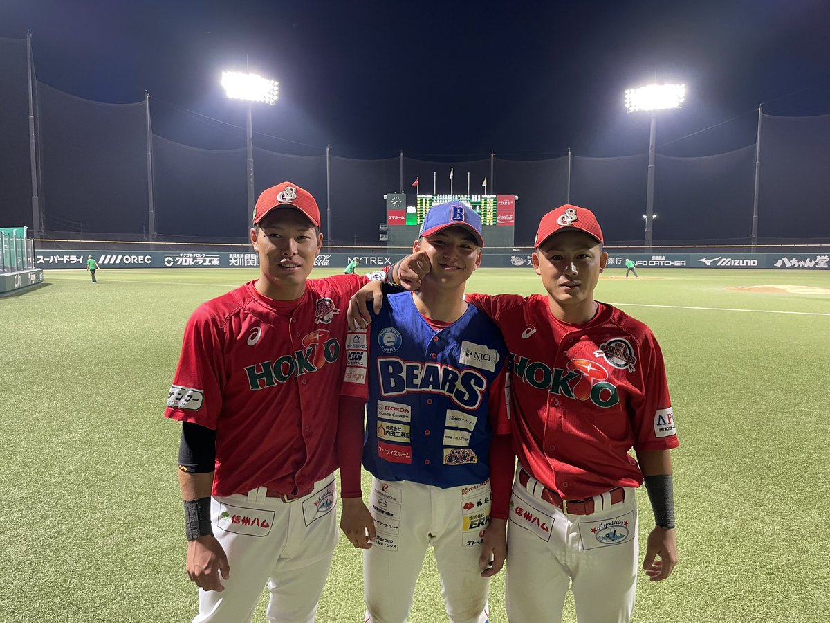 bcl_staff's tweet photo. 昨日まで #BCLCS を戦っていた両チームの選手たちが本日 #BCL選抜 に合流✨
連戦からの移動で疲れている中チームを盛り上げました🤩
明日は南北のエース #鈴木駿輔、#小野寺賢人 が登場予定です❗️
🆚ソフトバンク4軍最終戦を全員で締め括ります💥
#小西慶治
#金子功児
#田島光祐
#BCリーグ https://t.co/Ox93ue8Qyh