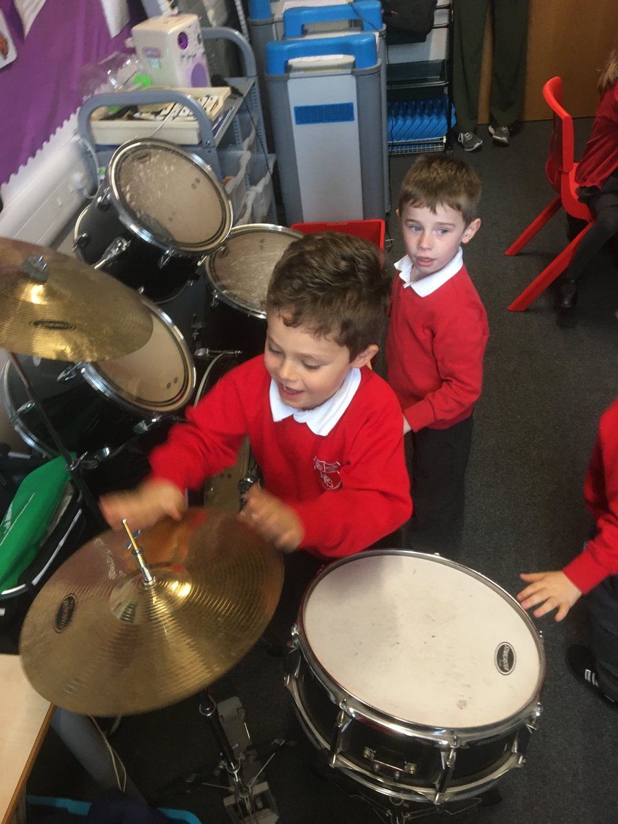 mrsmcateeDPS's tweet photo. What a great music session we had with ⁦@DrumparkFoxes⁩! The children enjoyed exploring different instruments in the music base and had a ball! ⁦@drumparkprimary⁩ https://t.co/OykWO1bRo0