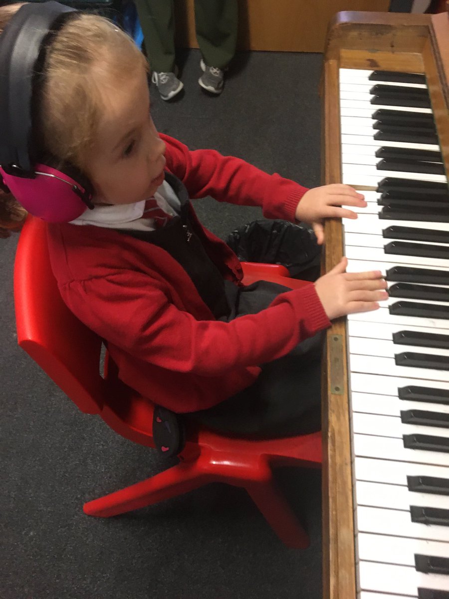 mrsmcateeDPS's tweet photo. What a great music session we had with ⁦@DrumparkFoxes⁩! The children enjoyed exploring different instruments in the music base and had a ball! ⁦@drumparkprimary⁩ https://t.co/OykWO1bRo0