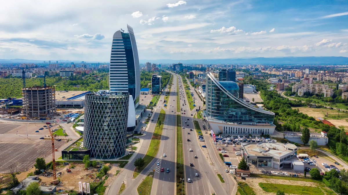 🌍 This summer we were reminded again of the cost of intensifying #ExtremeWeatherEvents across Europe.

E3G examines the financial risks for countries with significant banking sector exposure to #ClimateRisks, esp. the Central &amp; Eastern Europe region. 👇
e3g.org/news/importanc…