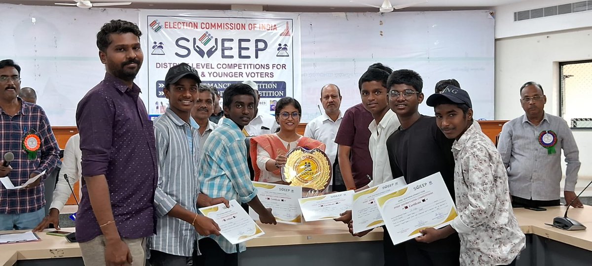 DEO_HNK's tweet photo. Congratulations to the winners of,  future voters - District skit competition , Hanumakonda. 
First prize 🥇: MJPTBCWR School Boys Inavolu, 
Second prize🥈: ZPHS Gatlanarsingapur  
Third prize🥉: KGBV Bheemadevarapally
#ECI #ECISVEEP #CEO_TELANGANA https://t.co/sEC8vrVBMi