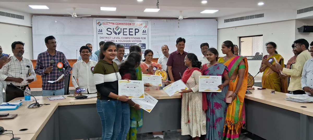 DEO_HNK's tweet photo. Congratulations to the winners of,  future voters - District skit competition , Hanumakonda. 
First prize 🥇: MJPTBCWR School Boys Inavolu, 
Second prize🥈: ZPHS Gatlanarsingapur  
Third prize🥉: KGBV Bheemadevarapally
#ECI #ECISVEEP #CEO_TELANGANA https://t.co/sEC8vrVBMi