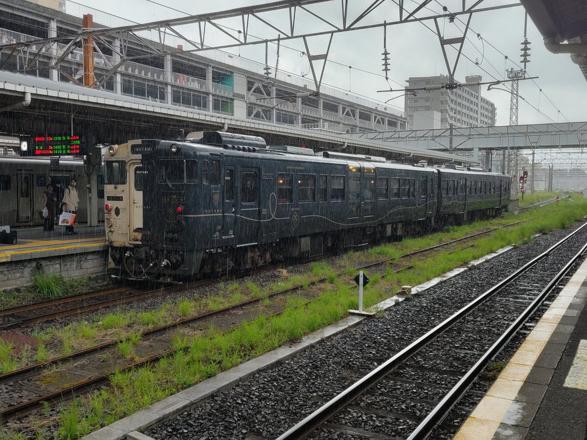 5842581H's tweet photo. 鹿児島まで車で片道13時間😂
観光列車、指宿のたまて箱とダイビング共に最高😉
やっぱ海は南に行くほどキレイやね〜
カメラ持ってなかったし水中の記録は無いけど… https://t.co/xR6h2Tx15z