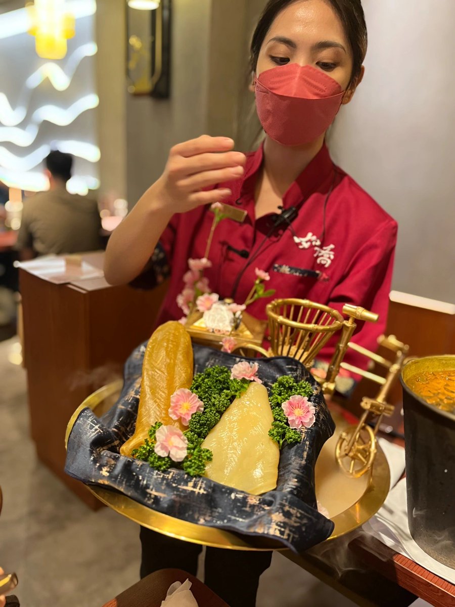 EhlertGi's tweet photo. Fish maw chicken soup hot pot, the more you drink, the more beautiful it becomes😀 https://t.co/qmXszT0Omr