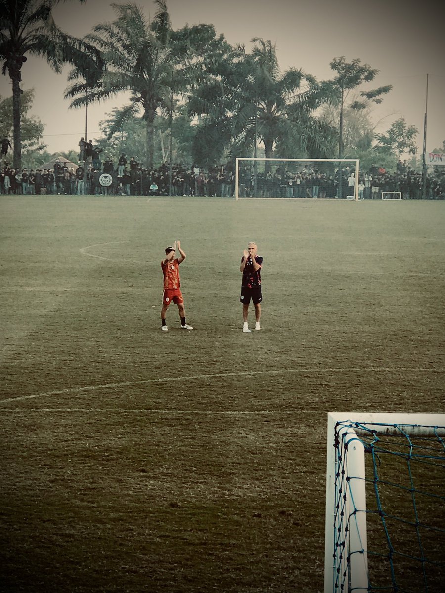 Keyakinan di atas harapan.
Ada harga diri &amp; kehormatan yang harus dipertaruhkan. 
Gulung tim Nir-empati, Man!!!