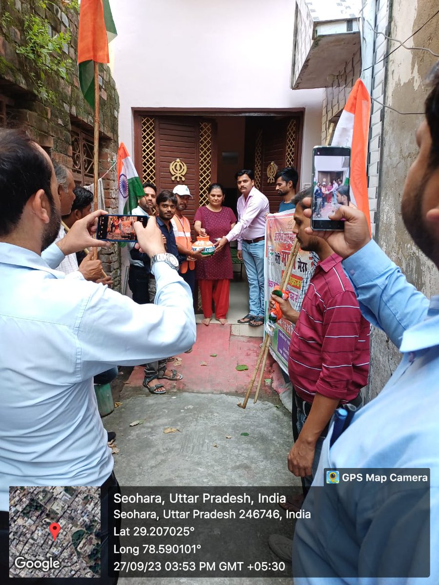 NppSeohara's tweet photo. मेरी माटी मेरा देश कार्यक्रम के अंतर्गत नगर के पांच वार्डो में जाकर प्रत्येक घर से चुटकी भर मिट्टी मुट्ठी भर अक्षत कलश यात्रा निकाली गई।
#swachhtapakhwada
 #swacchamritmahotsav
 #swachhbharatmissionurban
 #swachhtahiseva
 #swachhpakhwada2023
 #nagarvikasup
 #nagarvikasvibhag https://t.co/qhXKnQHdwA