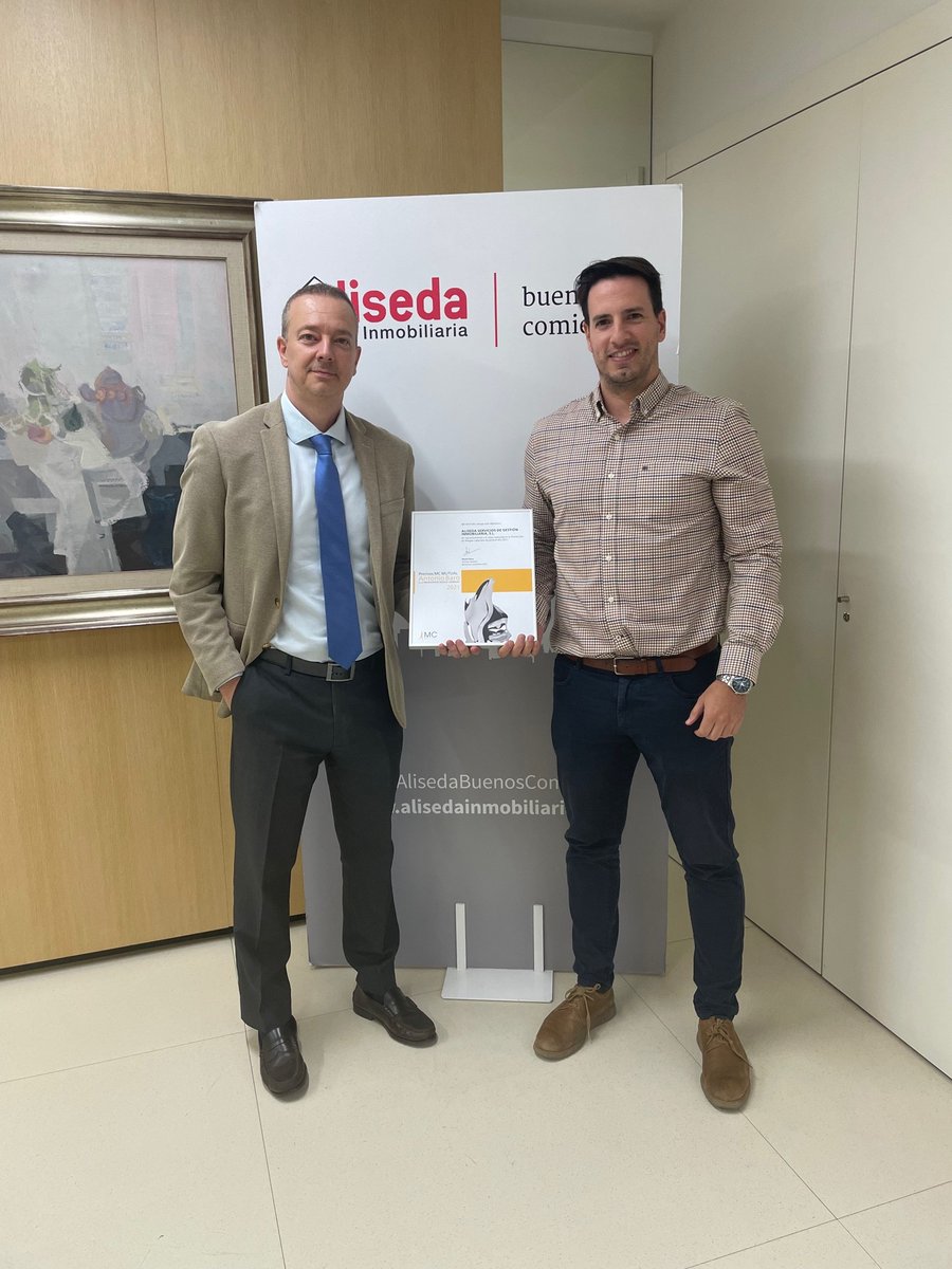 MCMUTUAL's tweet photo. 🎖Hemos tenido el placer de visitar a @alisedainmo para hacer entrega del accésit a nuestros Premios MC MUTUAL "Antonio Baró" a la #PRL. 
Un merecido reconocimiento al buen hacer en la gestión preventiva y el cuidado de la #saludlaboral de las personas. ¡Enhorabuena! 

#BaróPRL https://t.co/F9mA96zO2P