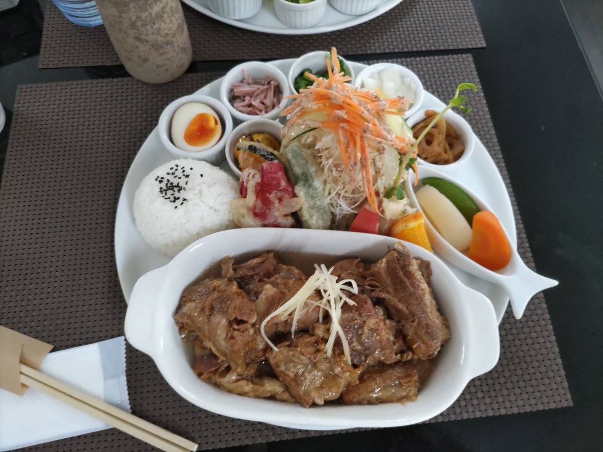 5842581H's tweet photo. 単線で田舎でいい感じの指宿でした～
最後に霧島神宮寄って昼ごはんの角煮定食食べて
また車で13時間掛けて滋賀帰ってきました😁 https://t.co/r3ZRnxNzKi