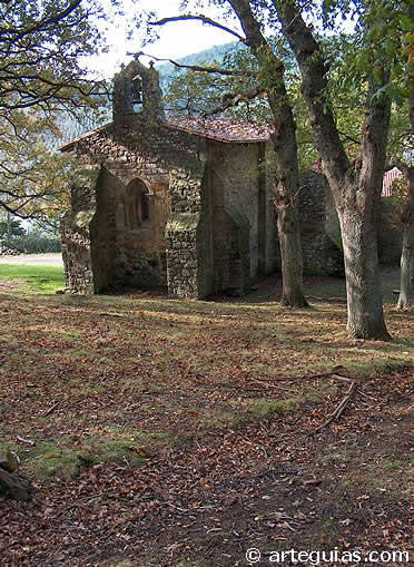 Por el camino de la nada te has de llegar a perder en Dios, que es el ultimo grado de la perfección, y si así te sabes perder, serás dichosa, te ganaras y te acertaras a hallar.
-Miguel de Molinos,S.XVII
#culture
Ermita románica de San Miguel de Zumetxaga, Mungia #Vizcaya s. XII.