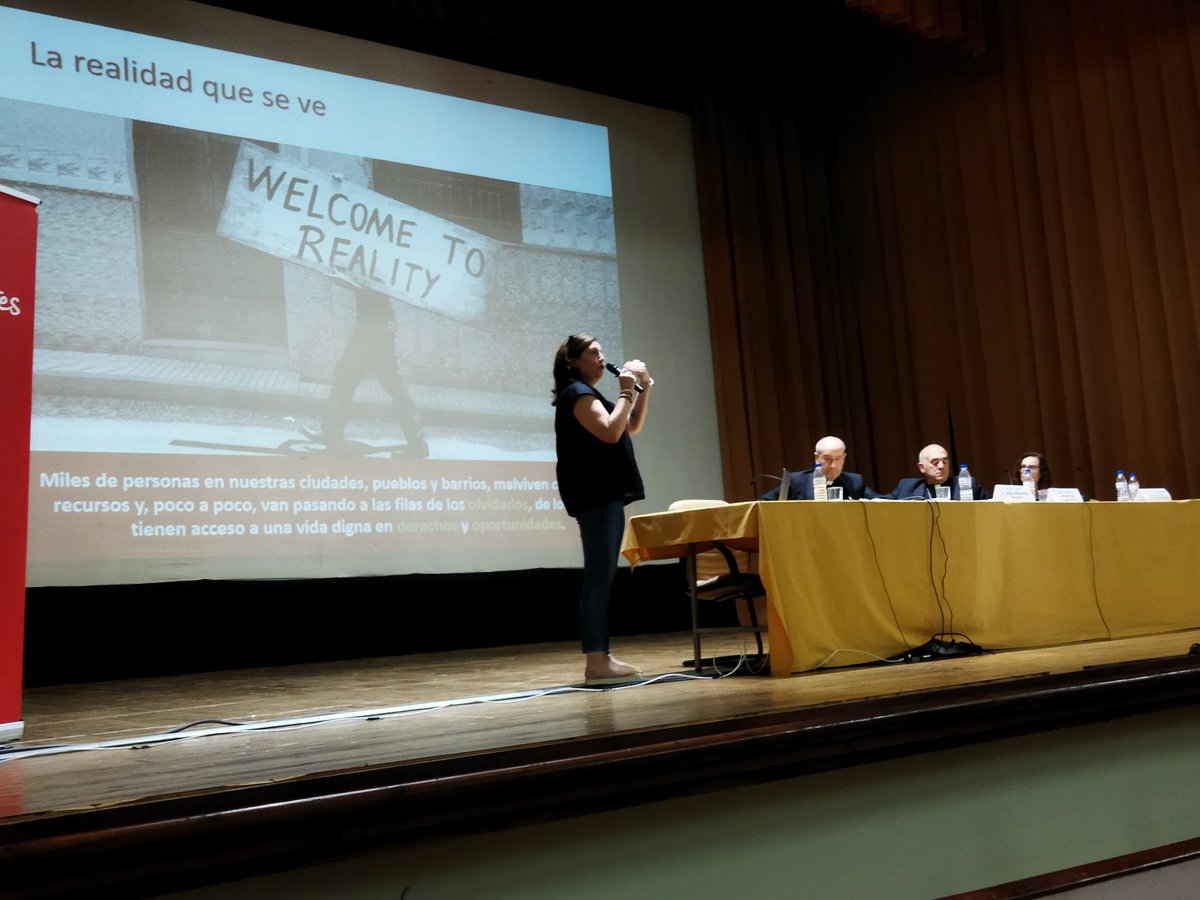 Nuestra compañera Consue nos presenta la campaña en la jornada de sacerdotes #tutienesmuchoquever <a href="/ConsueLlopis/">consue llopis</a> <a href="/ValenciaCaritas/">Valencia Cáritas</a>