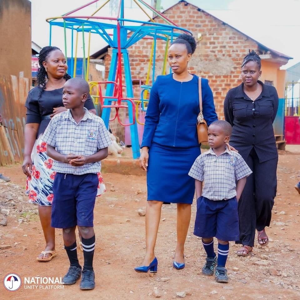 EdiwinSarah's tweet photo. Educated first lady 🇺🇬 thank you mummy 🙏 right now am trying to teach my gf to be like you. https://t.co/jInSi0Oc25