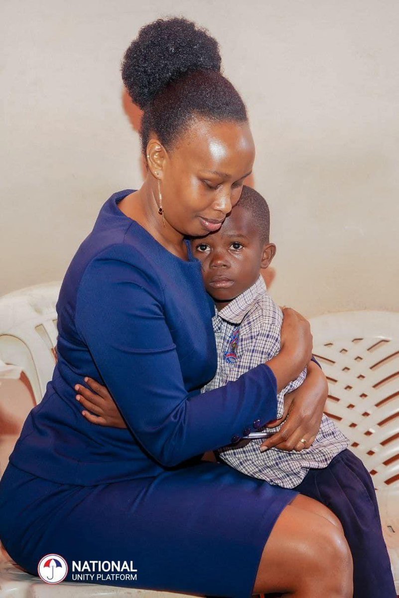 EdiwinSarah's tweet photo. Educated first lady 🇺🇬 thank you mummy 🙏 right now am trying to teach my gf to be like you. https://t.co/jInSi0Oc25
