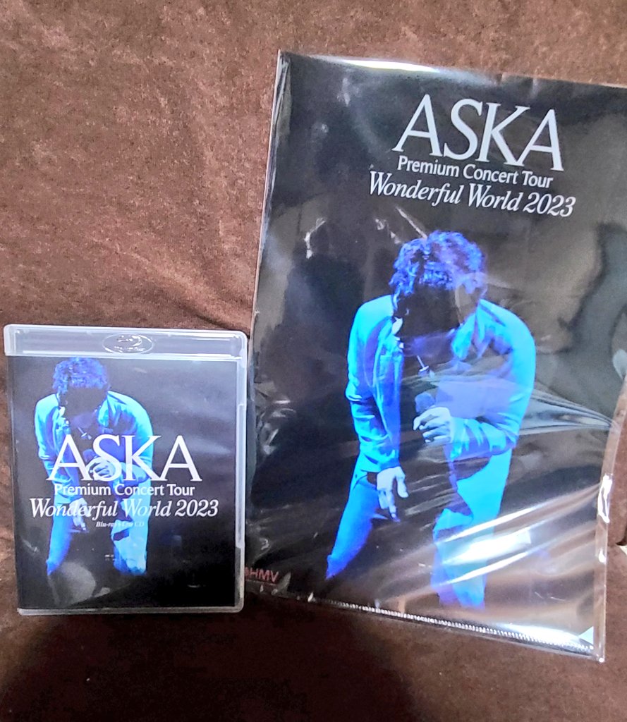 seigo29263185's tweet photo. 本日HMVで予約していたASKAさんのBlu-ray来た😆ただいま、スマホで観賞中なり😄音めちゃめちゃいいし、どんな顔で笑えばいいのサウンドハンパないですね～😁カッコよ～👍️

#ASKA
#ASKAlive https://t.co/GTU2FjSGd4