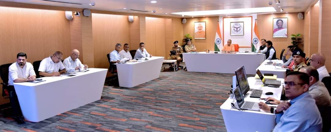 Devkinandanbjp1's tweet photo. माननीय मुख्यमंत्री
श्री योगी आदित्यनाथ जी वीडियो कांफ्रेंसिंग के माध्यम से एनेक्सी भवन लखनऊ में, प्रदेश के थानों से संवाद करते हुए।
#Photoplayer https://t.co/oStlbzwZrv