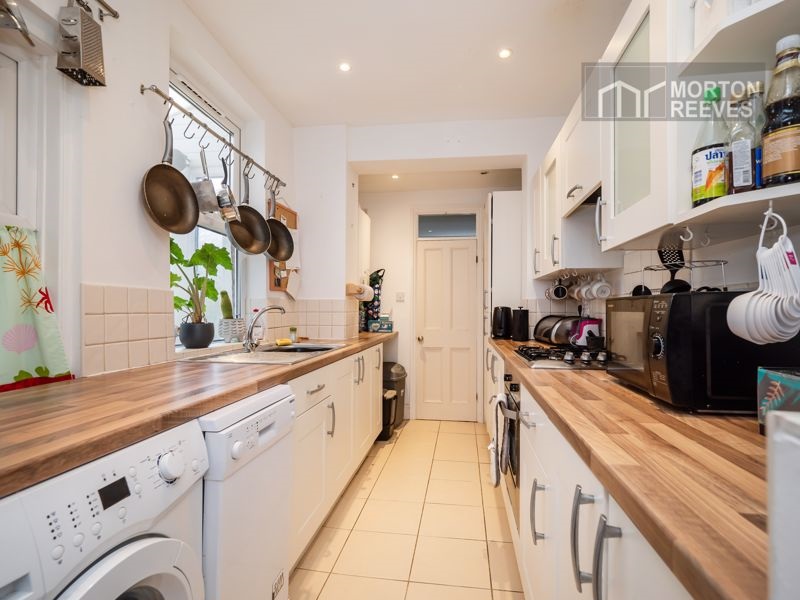 MortonReevesEA's tweet photo. FOR SALE: 2 bedroom terraced house #Norwich

* £230,000
* No chain
* Extended accommodation
* Gas central heating
* Double glazing
* 886 square feet 

View #property details at https://t.co/1N5puQeiGs 

#forsale #2bedroom #terracedhouse #estateagent https://t.co/d4MSqnWtvN