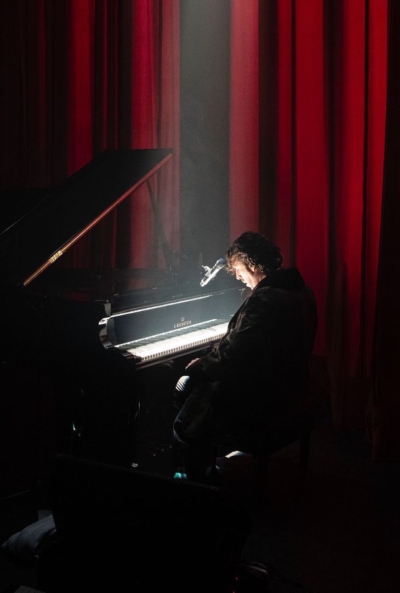 chillygonzales's tweet photo. COUCOU!

Quel plaisir de vous avoir FRENCH KISS à l'@OLYMPIAHALL  avec @bonniebanane @juliettearmanet @MydSound  @stellalepage @YannickHiwat Taylor Saavy @Norma_Official Joe Flory 💋
Merci @Bechstein1853 🎹 @HerrvonEden 👘 

Photo Alexandre Isard https://t.co/lWYlOfWJmn