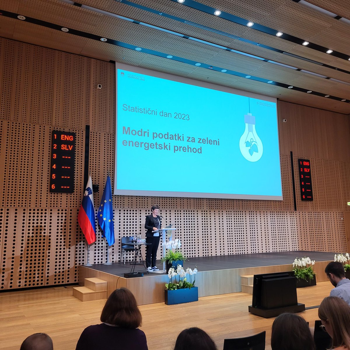 StatSlovenija's tweet photo. Začenja se 32. Statistični dan z naslovom Modri podatki za zeleni energetski prehod. Dogodek bo povezovala in moderirala Mojca Drevenšek. Obeta se nam zanimivo dopoldne.👍 #StatDanBrdo https://t.co/3WStIbf392
