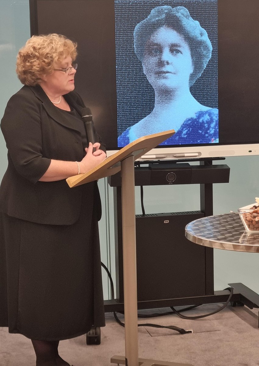 Coveney5000's tweet photo. Wonderful to see the #MercyAshworth portrait  unveiled after almost a year long campaign with @First100years in her rightful home, the Ashworth Centre @lincolnsinn 
Thank you Chief Master Shuman &amp; @ddenissmith for speaking &amp; to everyone who attended  
#WomenInLaw #MuchStillToDo https://t.co/4pmxB3gleQ