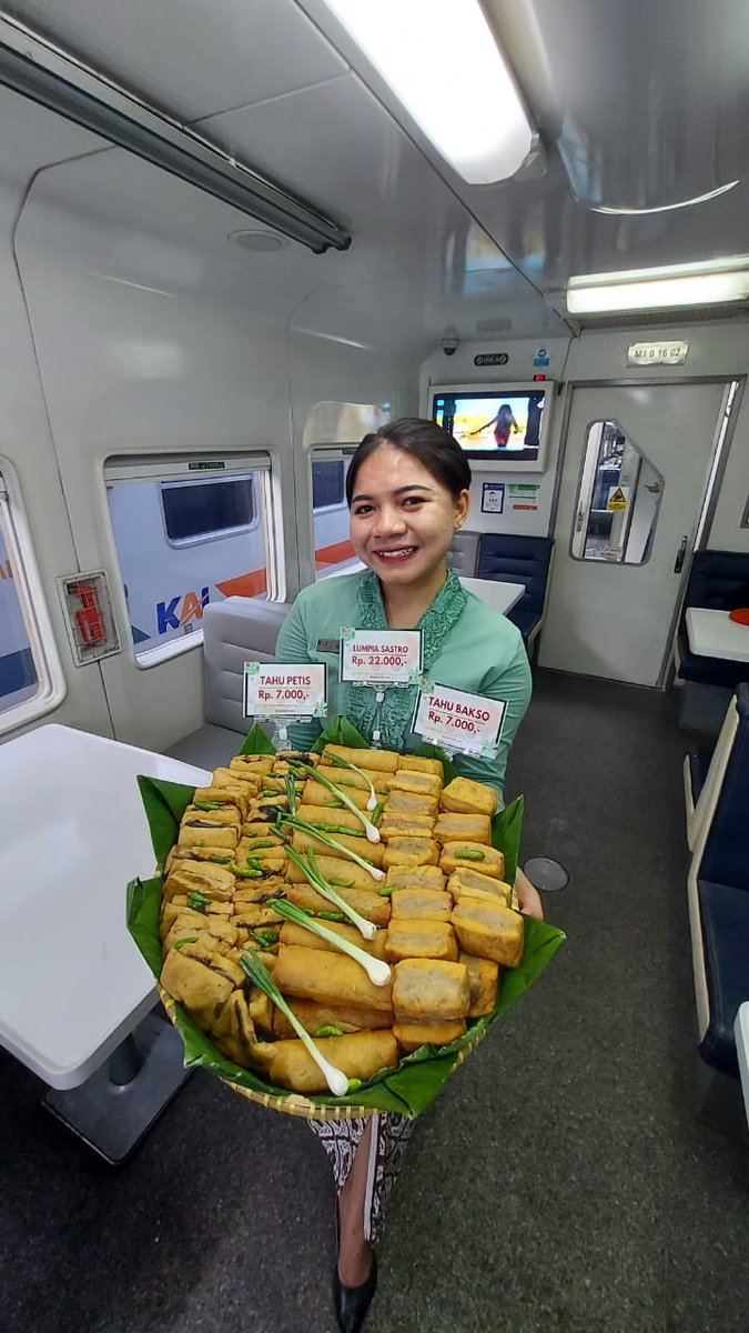 ovianty674's tweet photo. Jangan lupa #HiddenCulinary mulai dari tanggal 25 September -30 September 2023. Sekalian jalan-jalan naik kereta, makan enak kuliner daerah di atas kereta apiπ https://t.co/9ab5cfpwfn