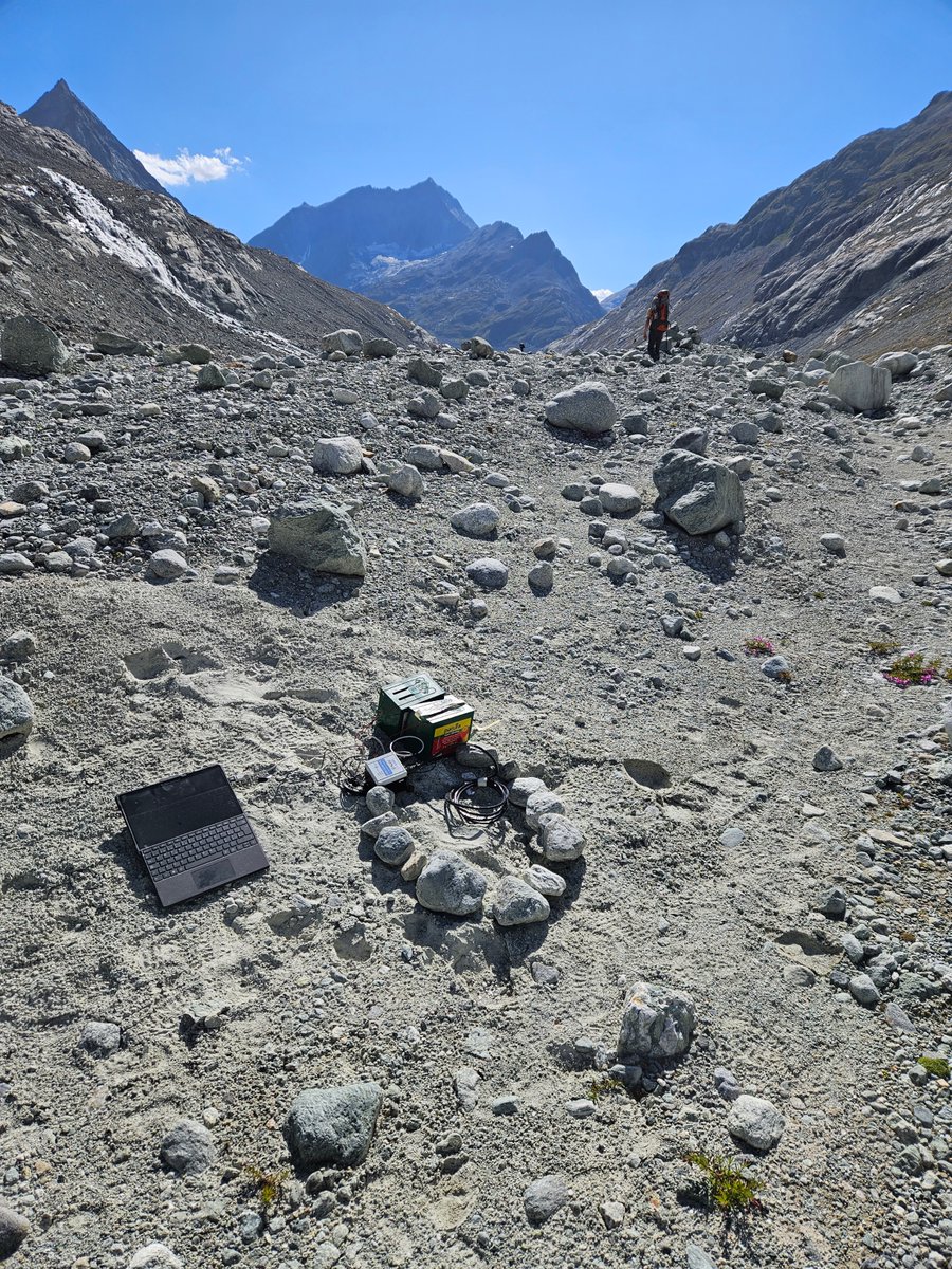 alp_wise's tweet photo. In September, a PhD student did a testing of seismic sensors in #Arolla. Artificial #signals were produced with a sledgehammer 🔨and a metal plate to determine the ground properties. Her project is to study #bedload transport in subglacial streams with environmental #seismology🏔️ https://t.co/6Aif3b6A5s