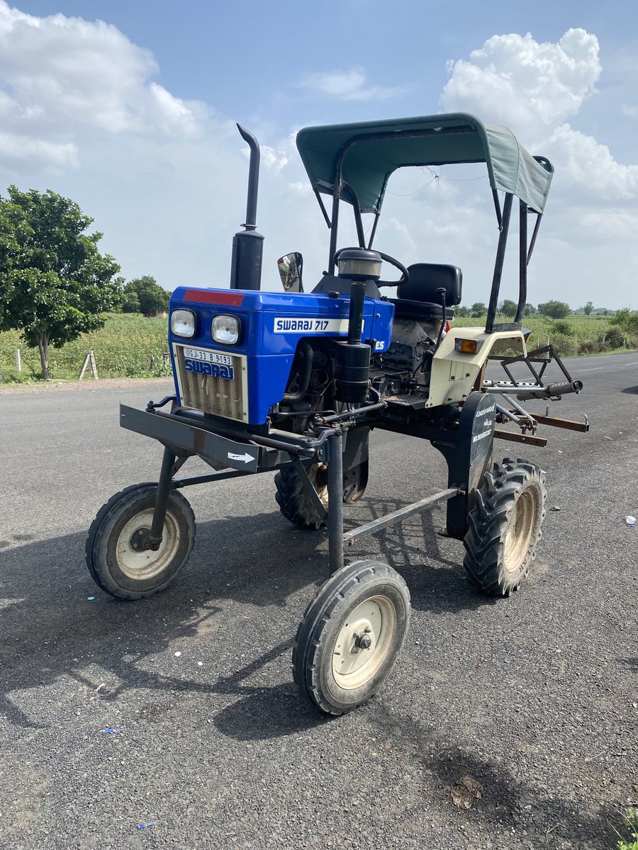 anilgb's tweet photo. We met #kishor bhai on way back from free service camp by #mansukhbhai jagani of sanedo & saw this #handio raising the whole tractor on stilts fr #cotton crop spraying & #interculture @giangujarat @anandmahindra @chetanvpatel @Anamikardey @sic https://t.co/4y8MT3GGwA