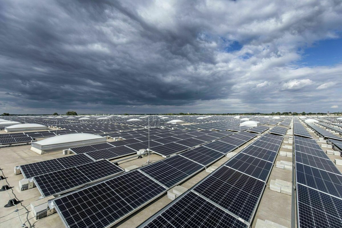 #AUDI Ingolstadt will manufacture on a #CO2-neutral balance sheet from 2024. 

So far, 23,000 square meters of photovoltaics have been installed at the Ingolstadt plant. 💚☀️<a href="/AudiOfficial/">Audi</a>