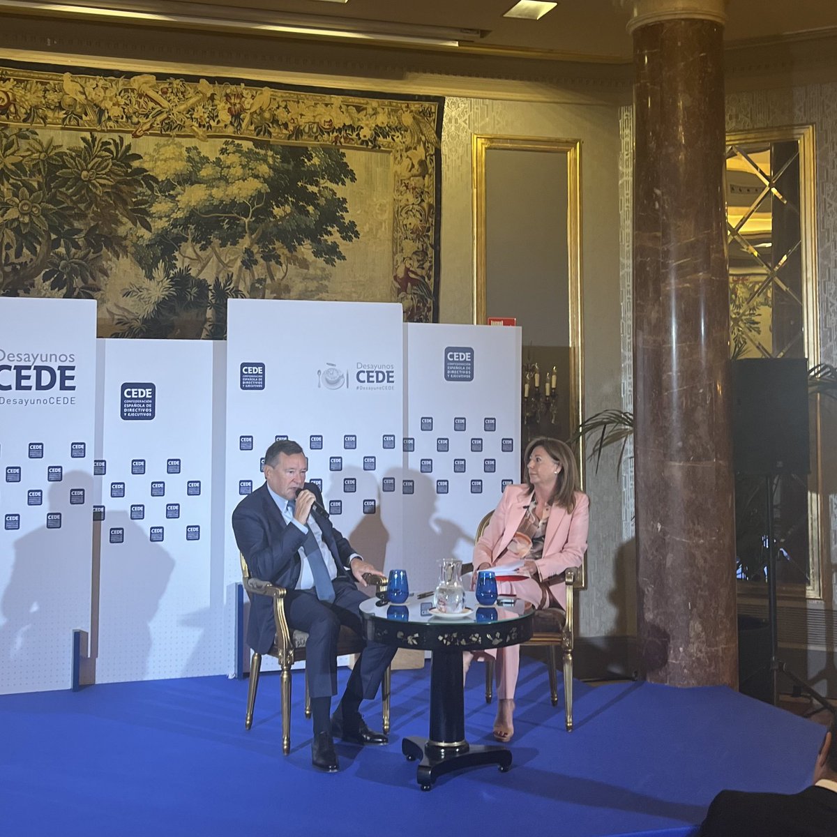 joseguerracab's tweet photo. #DesayunoCEDE con Ángel Simón @angelsimon_ “La transformación ecológica y la respuesta a los desafíos requieren anticipación, innovación y desarrollo de talento, generando un impacto positivo en la sociedad, con las personas en el centro @AngelesDelgado_ @Agbar  @Veolia_Es https://t.co/arOcjZxjEY