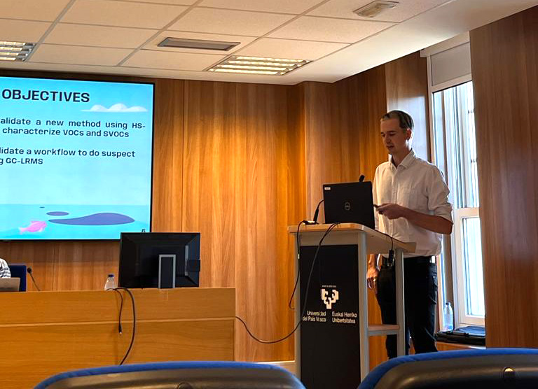 AMMONTOXproject's tweet photo. Carles Moreu has presented his master's thesis, with an outstanding rating and within the project: Target and suspect screening analysis of water-accommodated fractions of crude oil using HS-SPME-GC-MS. Congratulations to him and his directors, Mireia Irazola and @Juanfra_Ayala! https://t.co/cWWPiJHaYl