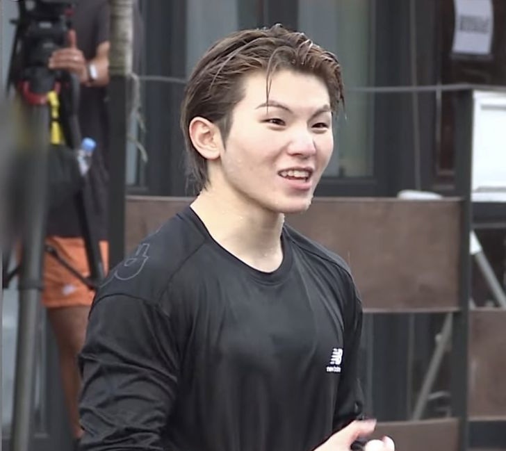 웆유사
웆사연애

이혛제(사귀고난뒤)
여행갔습니다

오빠 이거바 수영복이ㅃㅡ...(이석겸이들어올림)

아아악!!미친놈아 
내려놔 나화장도
아직안지웠다고!!

                                                          (첨벙)
                                                               🍚: