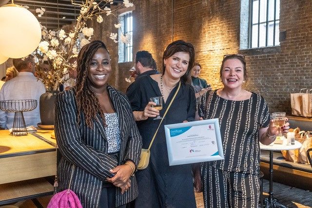 WSPSOW's tweet image. De keurmerken ‘partner in sociaal ondernemen’ zijn uitgereikt aan maatschappelijk betrokken ondernemers door de wethouders van de MVS-gemeenten. Maar liefst 11 organisaties kregen het keurmerk en 20 organisaties kregen een verlenging van het keurmerk. stroomopwaarts.nl/nieuws/uitreik…