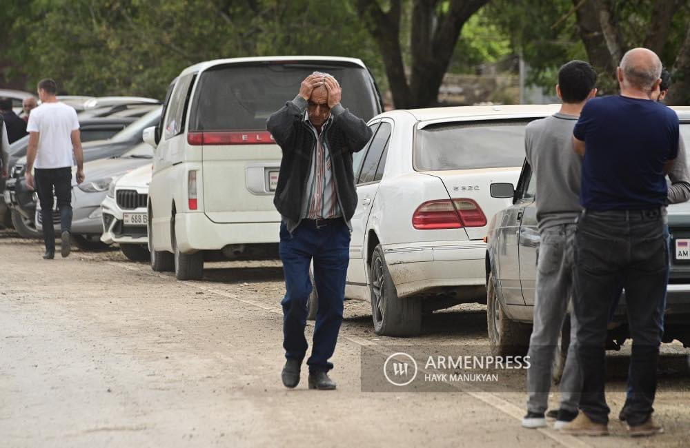 edmarukyan's tweet image. Forcibly displaced persons from Nagorno-Karabakh cross into Armenia via Kornidzor village. There is no doubt Azerbaijan must be held accountable for this act. Photos by Hayk Manukyan
#Kornidzor #Armenia #Nagorno_Karabakh