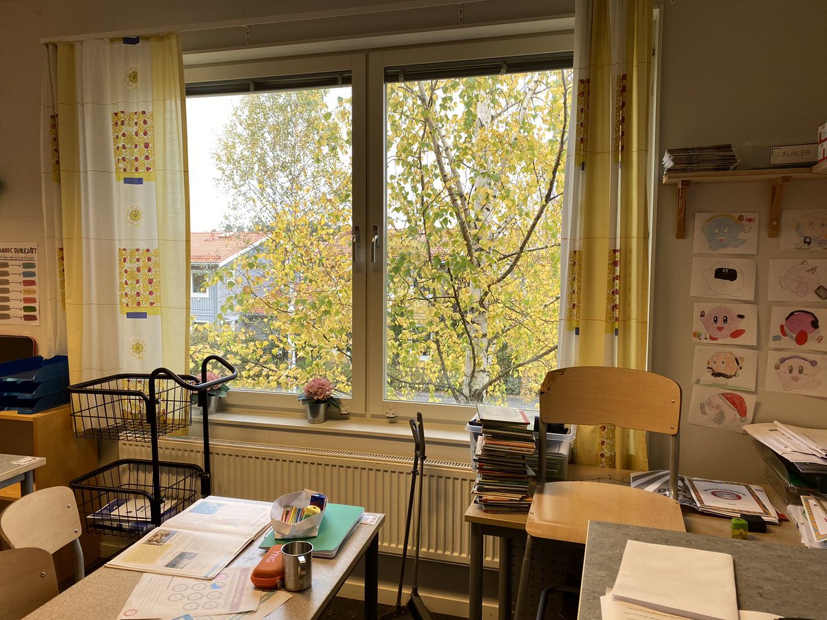 Idag är <a href="/JosefinForslund/">Josefin Forslund</a> och jag på Sjöfruskolan och pratar med 4:orna som en del av #lånaenforskare #forskarfredag #forskomm <a href="/vetenskapoallm/">Vetenskap & Allmänhet (Public & Science Sweden)</a> <a href="/CuriosumC/">Curiosum science center</a>